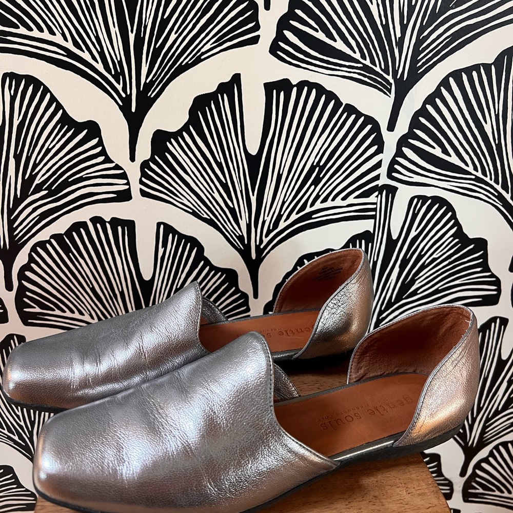 Gentle Souls by Kennith Cole Silver Women's Loafers Size 9.5
